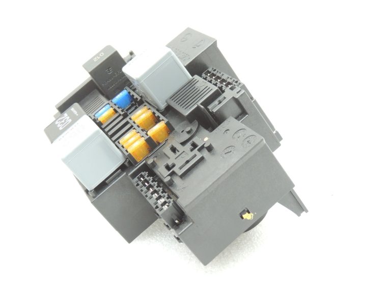 Oriģinālais Mercedes C klases W205 drošinātāju kārba Releju kaste A2229063202