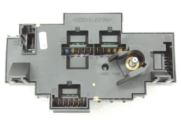 Oriģinālais Mercedes C klases W205 drošinātāju kārba Releju kaste A2229063202
