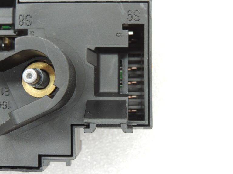 Oriģinālais Mercedes C klases W205 drošinātāju kārba Releju kaste A2229063202