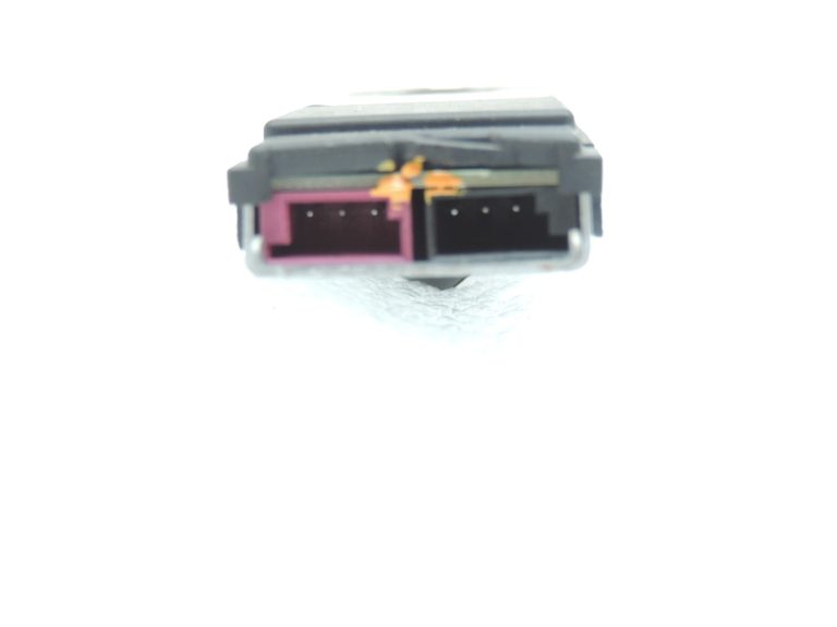 Oriģinālā Mercedes Benz antenas pastiprinātāja vadības bloks A2229055804