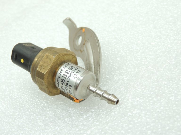 Oriģinālais Mercedes Benz C220d 651.921 Degvielas spiediena sensors A6510703981
