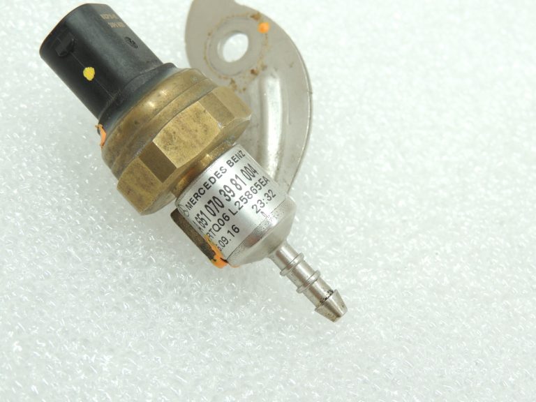 Oriģinālais Mercedes Benz C220d 651.921 Degvielas spiediena sensors A6510703981