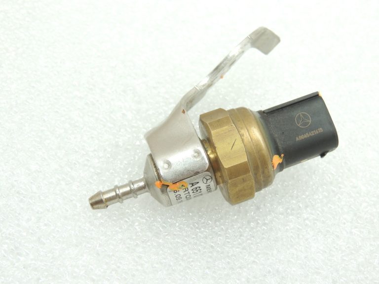 Oriģinālais Mercedes Benz C220d 651.921 Degvielas spiediena sensors A6510703981