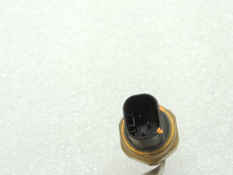 Oriģinālais Mercedes Benz C220d 651.921 Degvielas spiediena sensors A6510703981