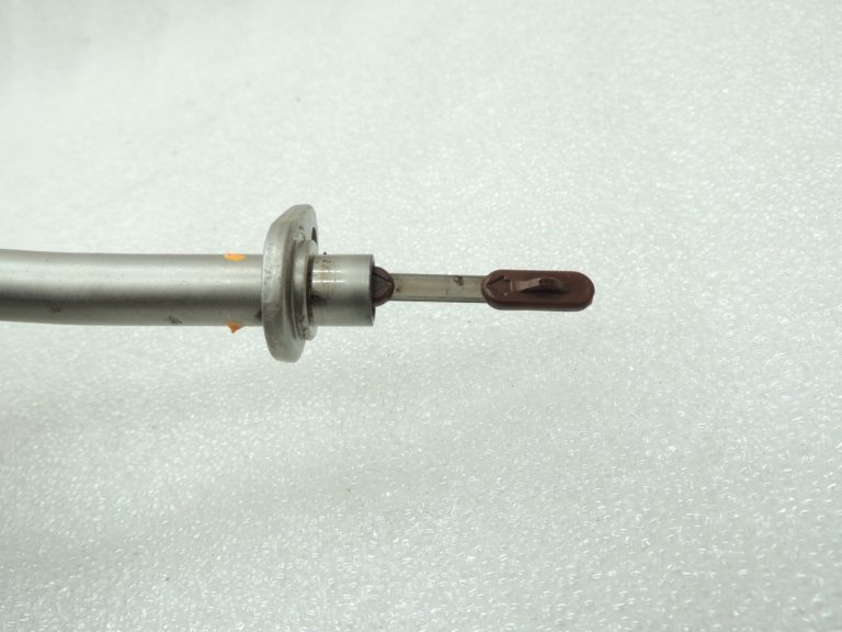 Oriģinālā aprīkojuma Mercedes Benz C220d 651.921 Dzinēja eļļas mērkrāna caurulīte Eļļas mērkrāns A6510106922
