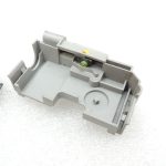 Oriģinālā Mercedes C-klases W205 dzinēja pārsega slēdzene ar sensoru kreisajā pusē A2048704458