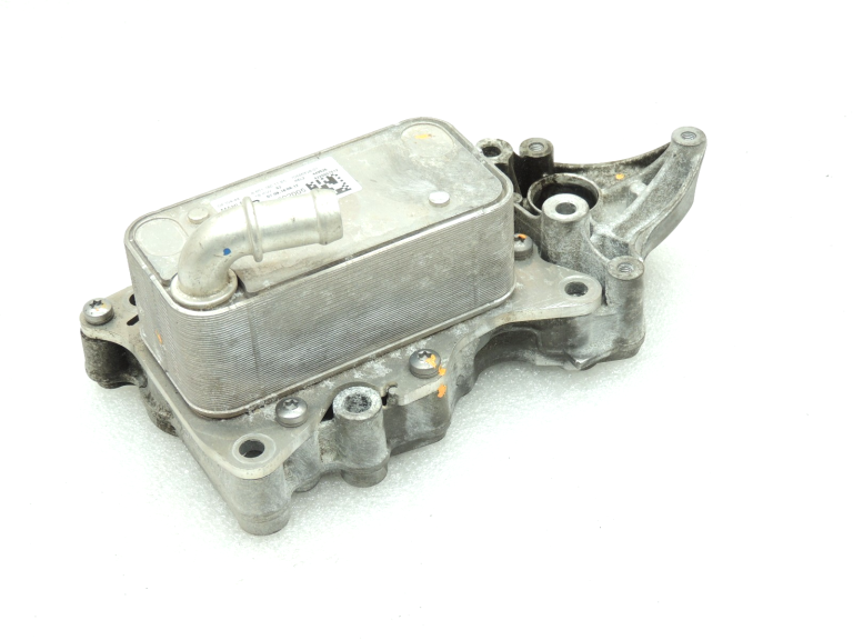 Oriģinālais Mercedes Benz OM651 motora eļļas dzesētājs Eļļas dzesētājs A6511801165
