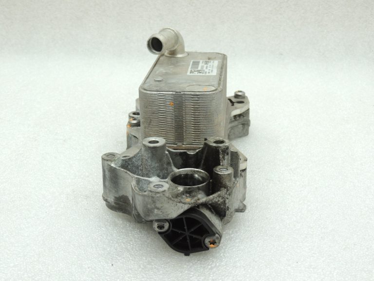 Oriģinālais Mercedes Benz OM651 motora eļļas dzesētājs Eļļas dzesētājs A6511801165