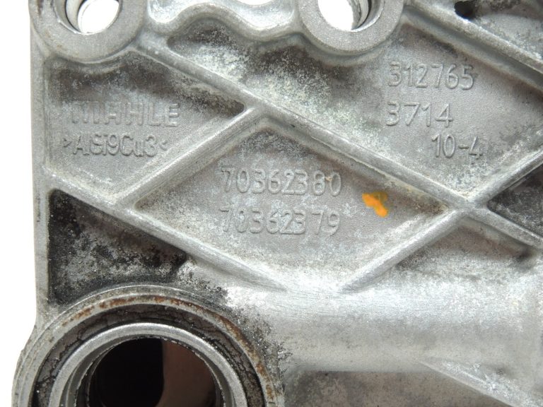 Oriģinālais Mercedes Benz OM651 motora eļļas dzesētājs Eļļas dzesētājs A6511801165