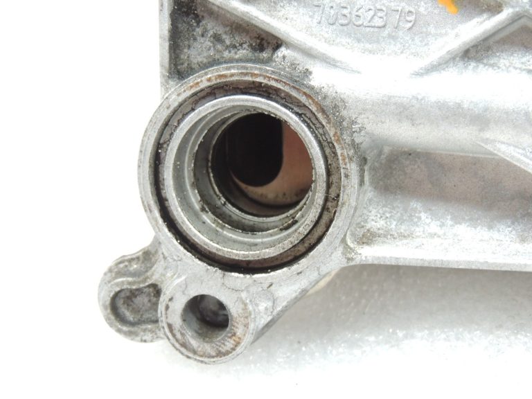 Oriģinālais Mercedes Benz OM651 motora eļļas dzesētājs Eļļas dzesētājs A6511801165