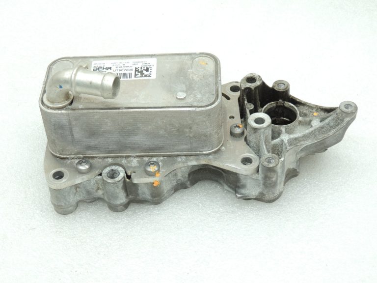 Oriģinālais Mercedes Benz OM651 motora eļļas dzesētājs Eļļas dzesētājs A6511801165