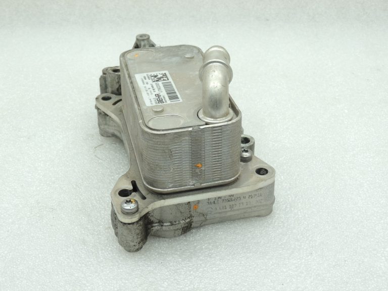 Oriģinālais Mercedes Benz OM651 motora eļļas dzesētājs Eļļas dzesētājs A6511801165