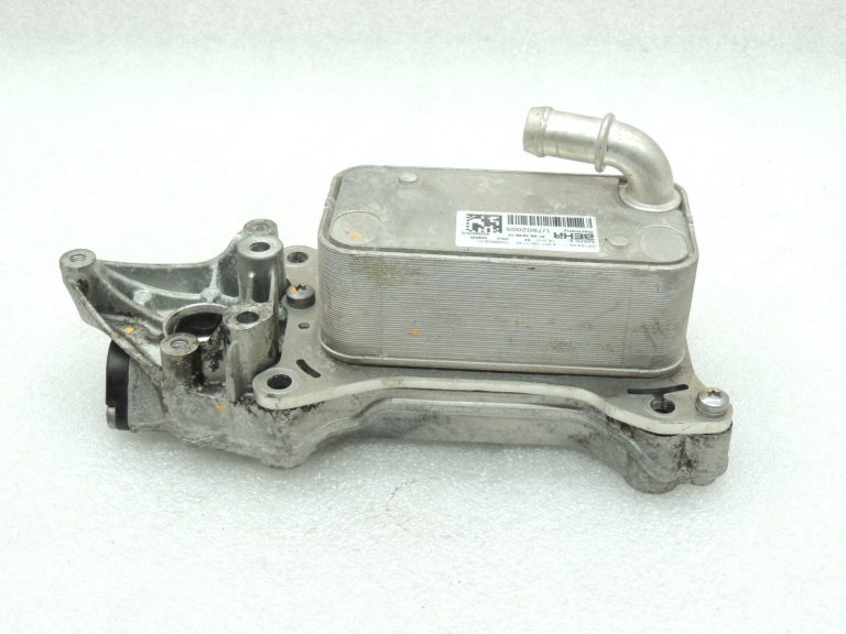 Oriģinālais Mercedes Benz OM651 motora eļļas dzesētājs Eļļas dzesētājs A6511801165