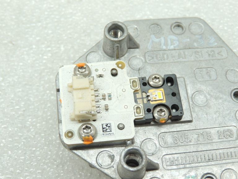 Oriģinālais Mercedes C-klases W205 priekšējo lukturu LED modulis 1305715263