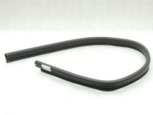 Oriģinālās rezerves daļas Mercedes W205 C63 AMG M117 dzinēja pārsega blīvētājs, aizmugurējais kreisais A2058870000