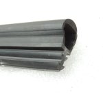 Oriģinālās rezerves daļas Mercedes W205 C63 AMG M117 dzinēja pārsega blīvētājs, aizmugurējais kreisais A2058870000