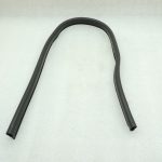 Oriģinālās rezerves daļas Mercedes W205 C63 AMG M117 dzinēja pārsega blīvētājs, aizmugurējais kreisais A2058870000