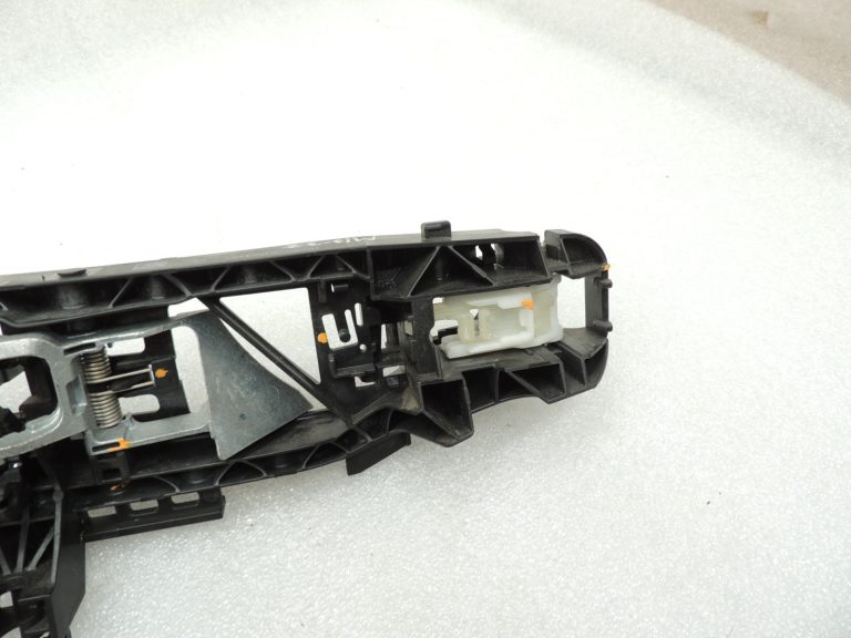 Oriģinālā Mercedes W205 C63 AMG durvju rokturis iekšējais rāmis aizmugurējais kreisais A0997602100