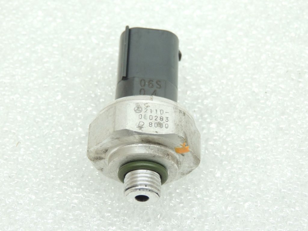 Oriģinālais Mercedes W205 C63 AMG gaisa kondicionēšanas spiediena slēdzis spiediena sensors A2110000283