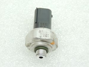 Oriģinālais Mercedes W205 C63 AMG gaisa kondicionēšanas spiediena slēdzis spiediena sensors A2110000283