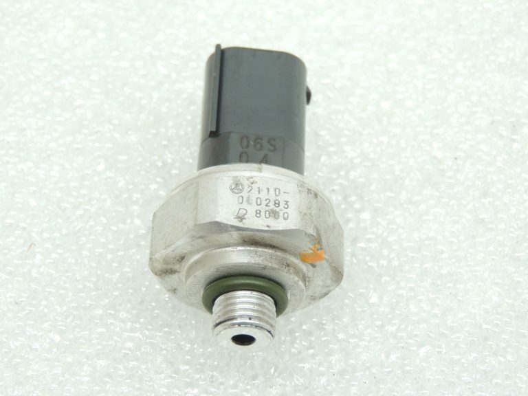 Oriģinālais Mercedes W205 C63 AMG gaisa kondicionēšanas spiediena slēdzis spiediena sensors A2110000283