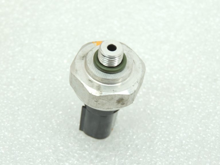 Oriģinālais Mercedes W205 C63 AMG gaisa kondicionēšanas spiediena slēdzis spiediena sensors A2110000283