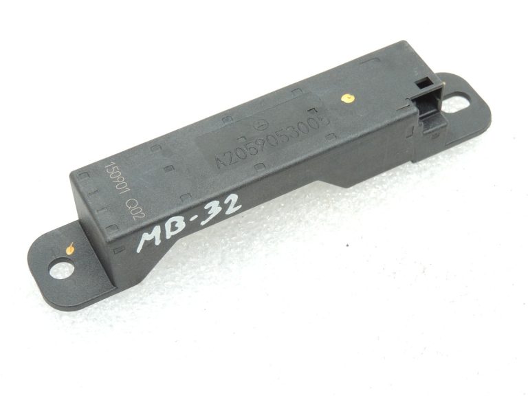 Oriģinālais Mercedes W205 C63 AMG bezatslēgu uztvērēja antenas modulis A2059053005