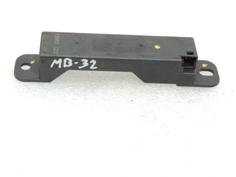 Oriģinālais Mercedes W205 C63 AMG bezatslēgu uztvērēja antenas modulis A2059053005