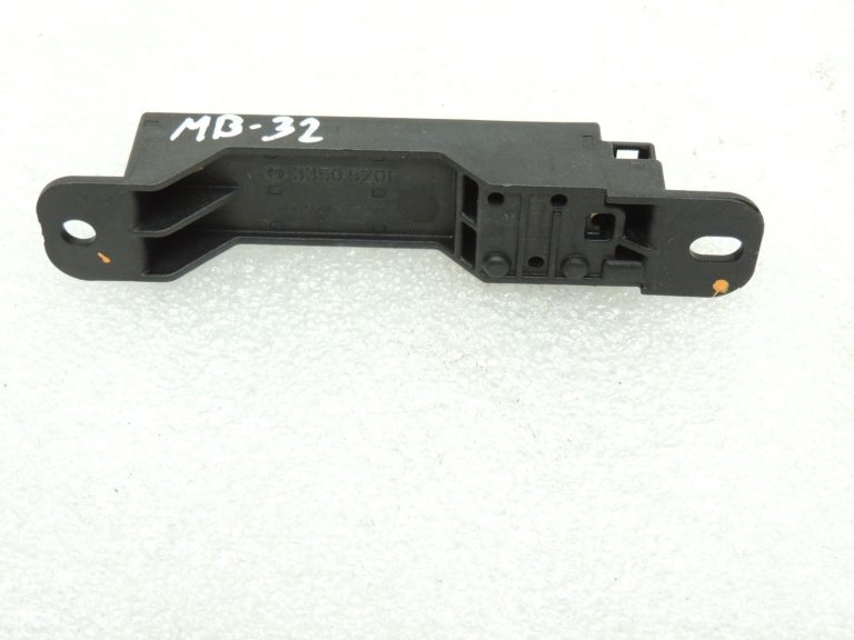 Oriģinālais Mercedes W205 C63 AMG bezatslēgu uztvērēja antenas modulis A2059053005