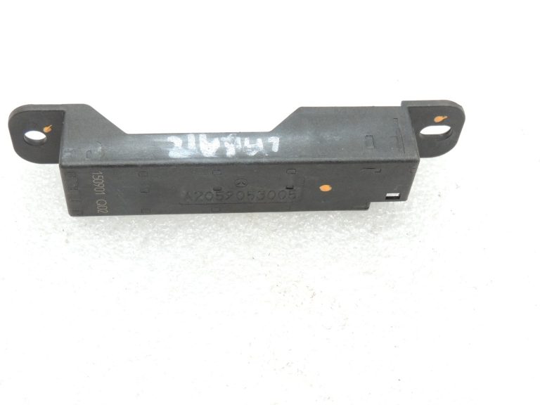 Oriģinālais Mercedes W205 C63 AMG bezatslēgu uztvērēja antenas modulis A2059053005