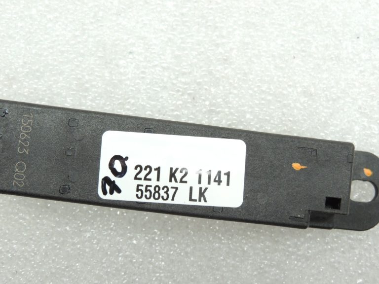 Oriģinālais Mercedes W205 C63 AMG bezatslēgu uztvērēja antenas modulis A2059053005