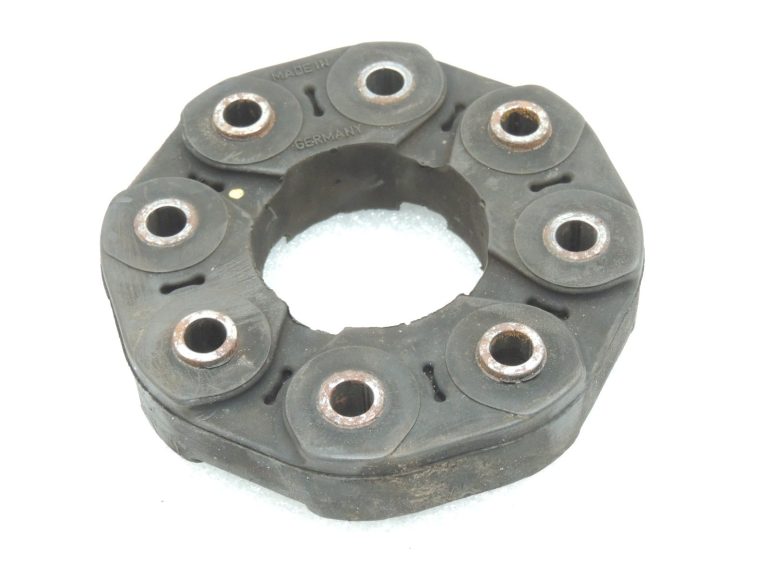 Oriģinālā Mercedes W205 C63 AMG M117 kardāna vārpsta Kardāna savienojums priekšējais disks A2404110115