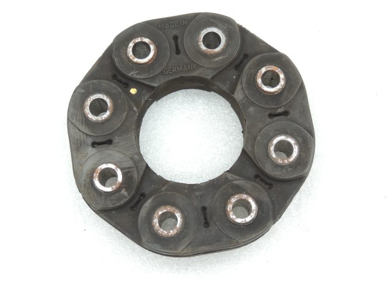 Oriģinālā Mercedes W205 C63 AMG M117 kardāna vārpsta Kardāna savienojums priekšējais disks A2404110115