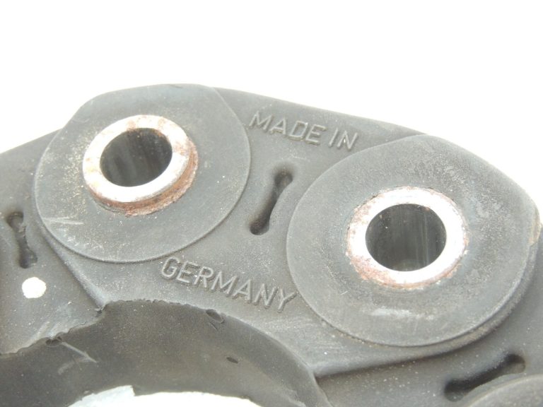 Oriģinālā Mercedes W205 C63 AMG M117 kardāna vārpsta Kardāna savienojums priekšējais disks A2404110115