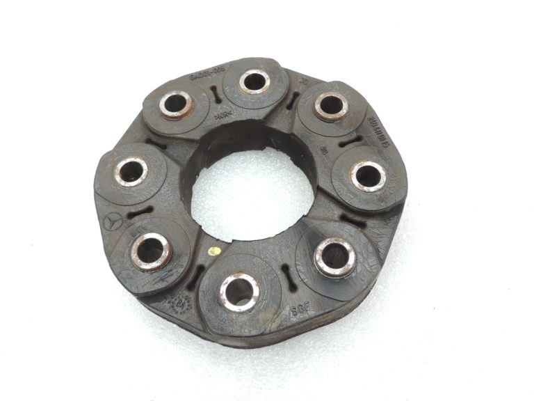 Oriģinālā Mercedes W205 C63 AMG M117 kardāna vārpsta Kardāna savienojums priekšējais disks A2404110115