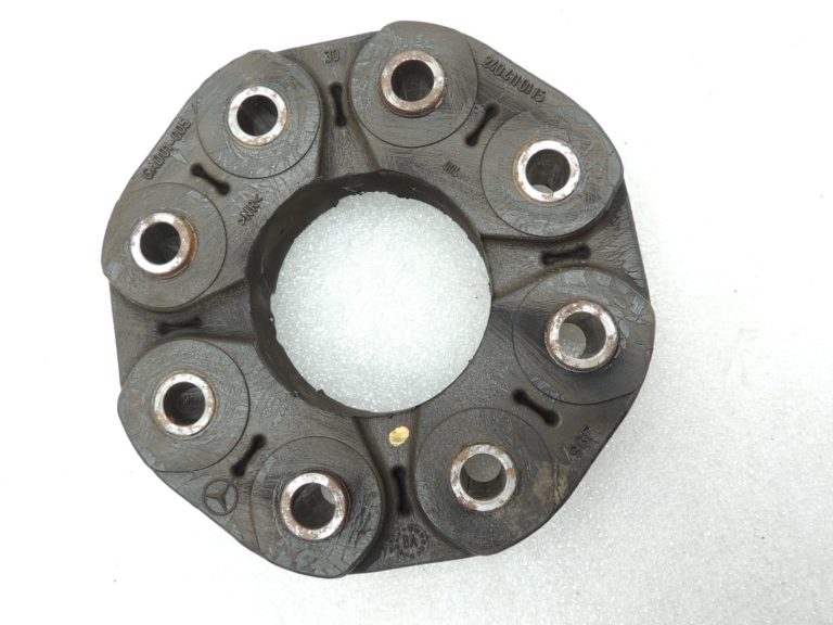 Oriģinālā Mercedes W205 C63 AMG M117 kardāna vārpsta Kardāna savienojums priekšējais disks A2404110115
