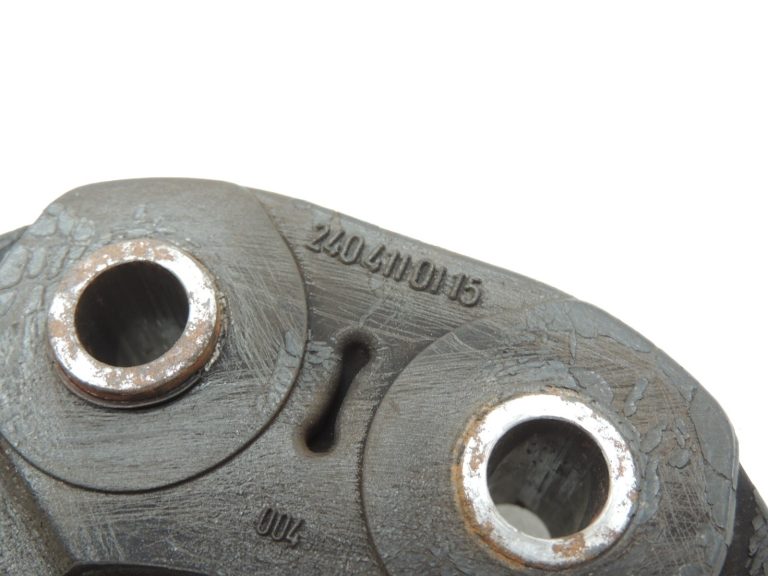 Oriģinālā Mercedes W205 C63 AMG M117 kardāna vārpsta Kardāna savienojums priekšējais disks A2404110115