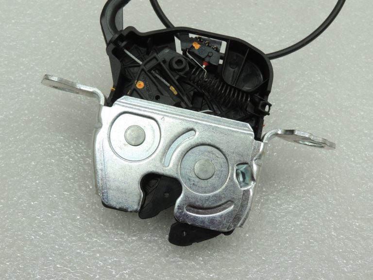 Oriģinālā aprīkojuma Mercedes Benz W205 aizmugurējo sēdekļu solu fiksators A2059200476