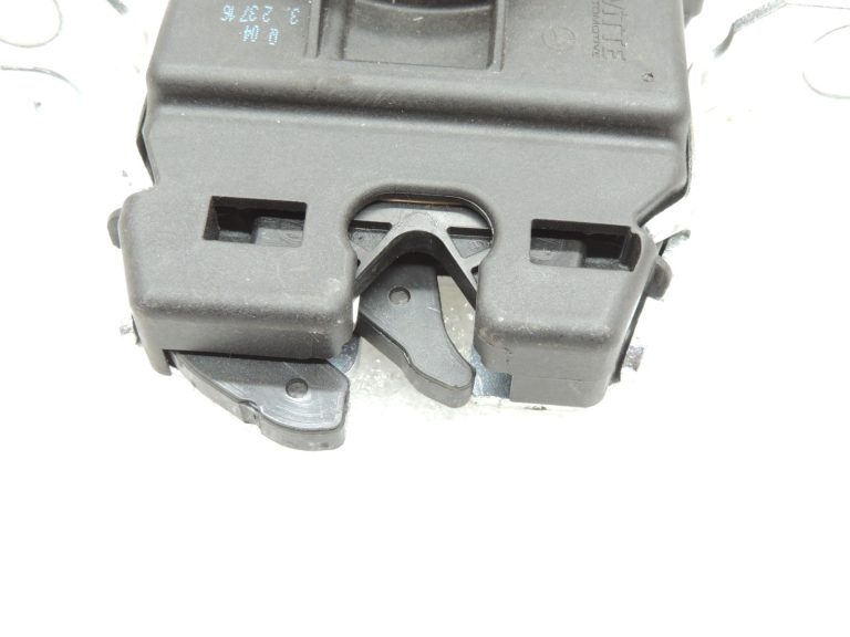 Oriģinālā aprīkojuma Mercedes Benz W205 aizmugurējo sēdekļu solu fiksators A2059200476