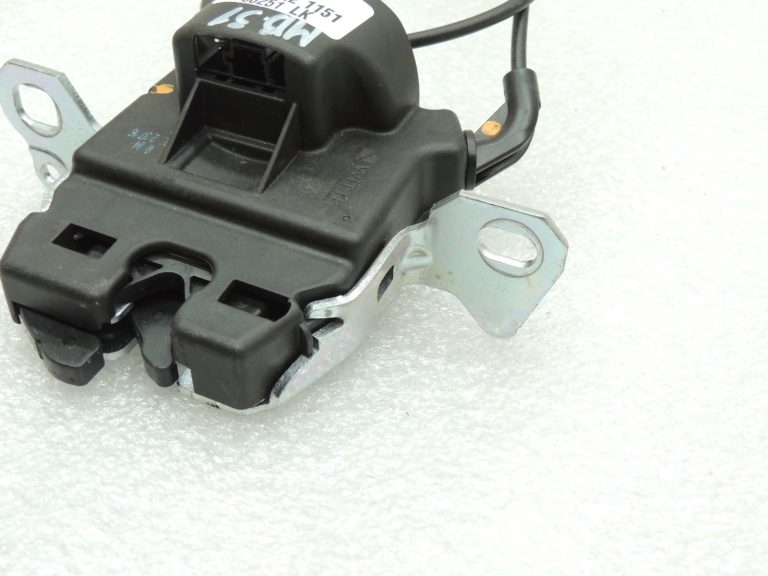 Oriģinālā aprīkojuma Mercedes Benz W205 aizmugurējo sēdekļu solu fiksators A2059200476