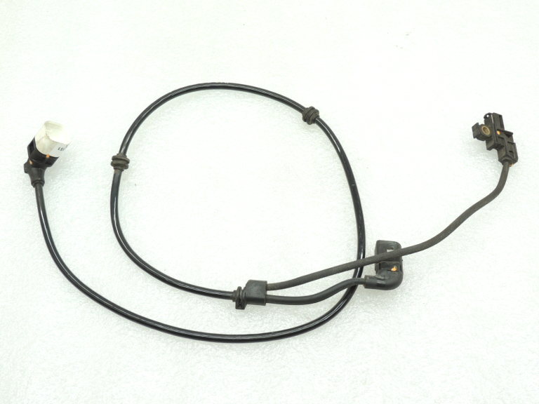 Oriģinālā Mercedes Benz W205 bremžu suporta instalācija aizmugurējā labajā pusē A2055404006