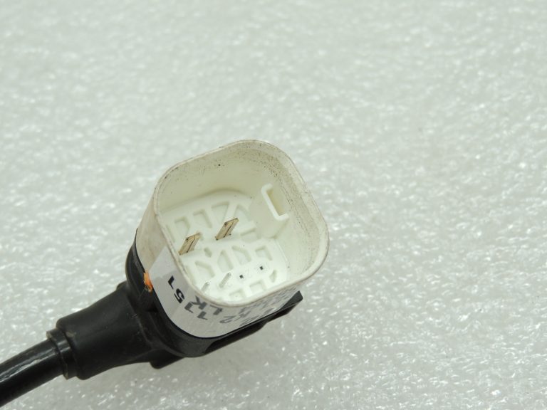 Oriģinālā Mercedes Benz W205 bremžu suporta instalācija aizmugurējā labajā pusē A2055404006