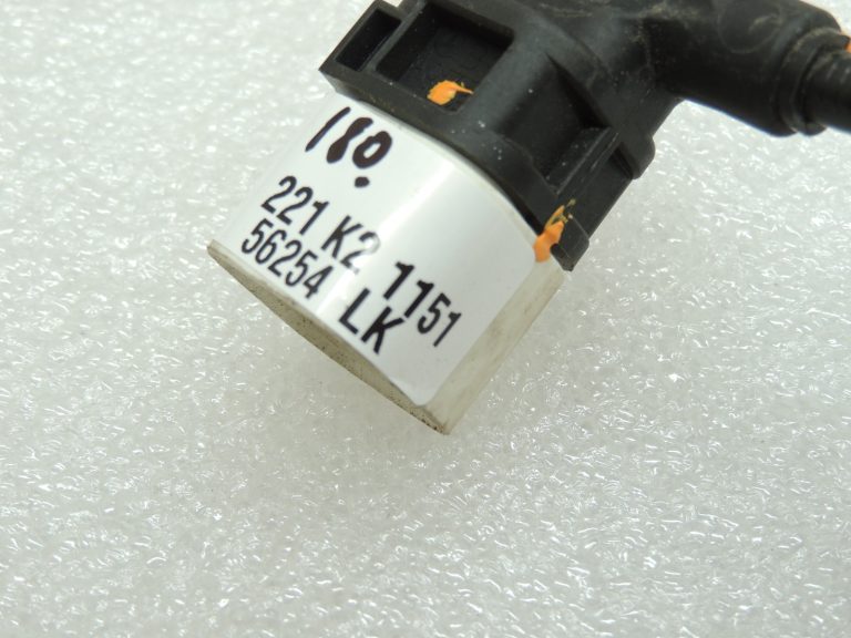 Oriģinālā Mercedes Benz W205 bremžu suporta instalācija aizmugurējā labajā pusē A2055404006