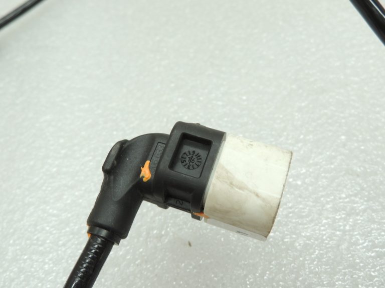 Oriģinālā Mercedes Benz W205 bremžu suporta instalācija aizmugurējā labajā pusē A2055404006