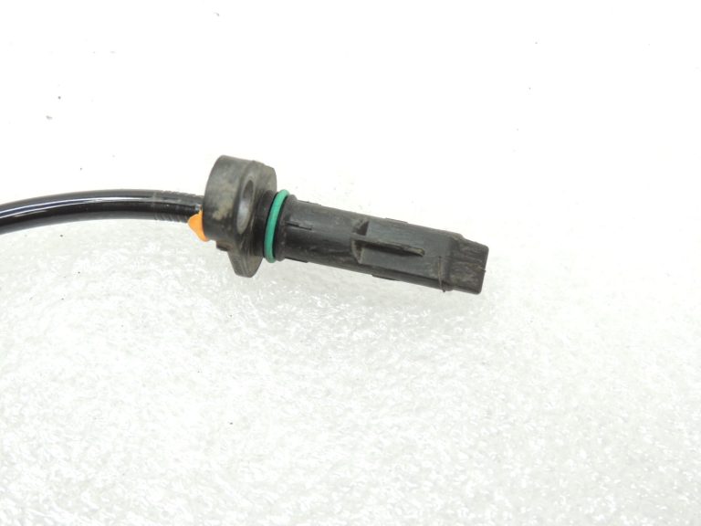 Oriģinālais Mercedes Benz W205 ABS aizmugurējais ātruma sensors A2059058503