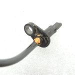Oriģinālais Mercedes Benz W205 ABS aizmugurējais ātruma sensors A2059058503