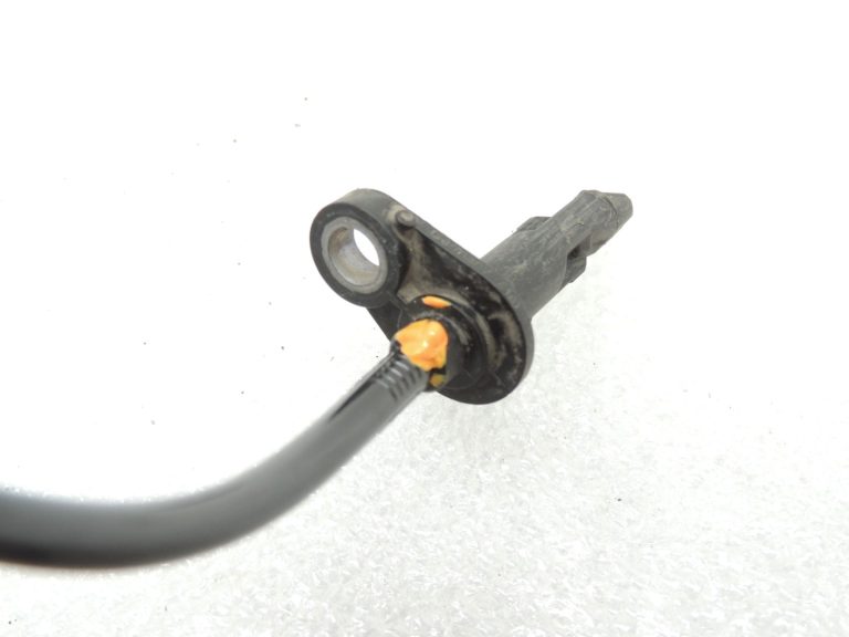 Oriģinālais Mercedes Benz W205 ABS aizmugurējais ātruma sensors A2059058503