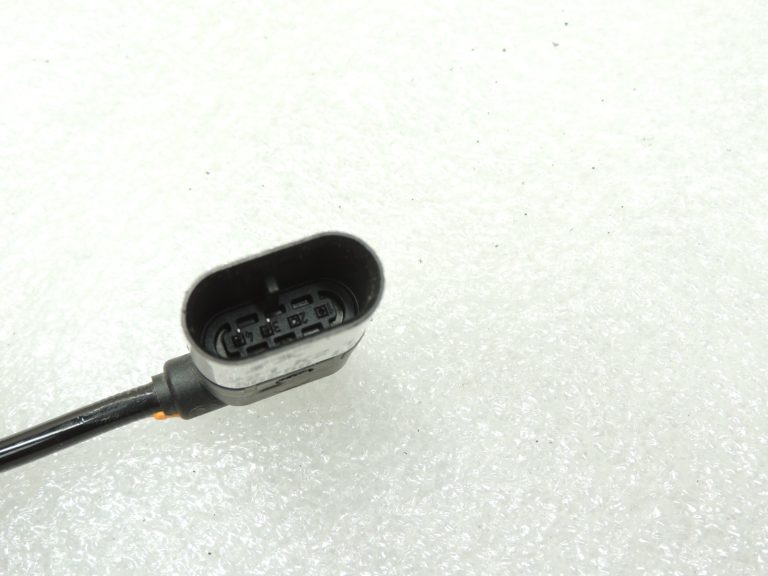 Oriģinālais Mercedes Benz W205 ABS aizmugurējais ātruma sensors A2059058503