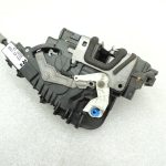 Oriģinālā Mercedes Benz W205 aizmugurējo kreiso durvju slēdzene A0997309500