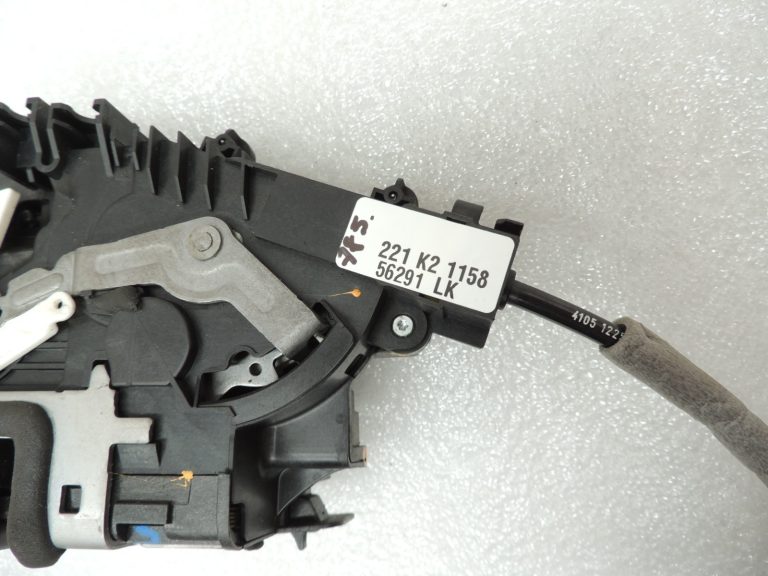 Oriģinālā Mercedes Benz W205 aizmugurējo kreiso durvju slēdzene A0997309500